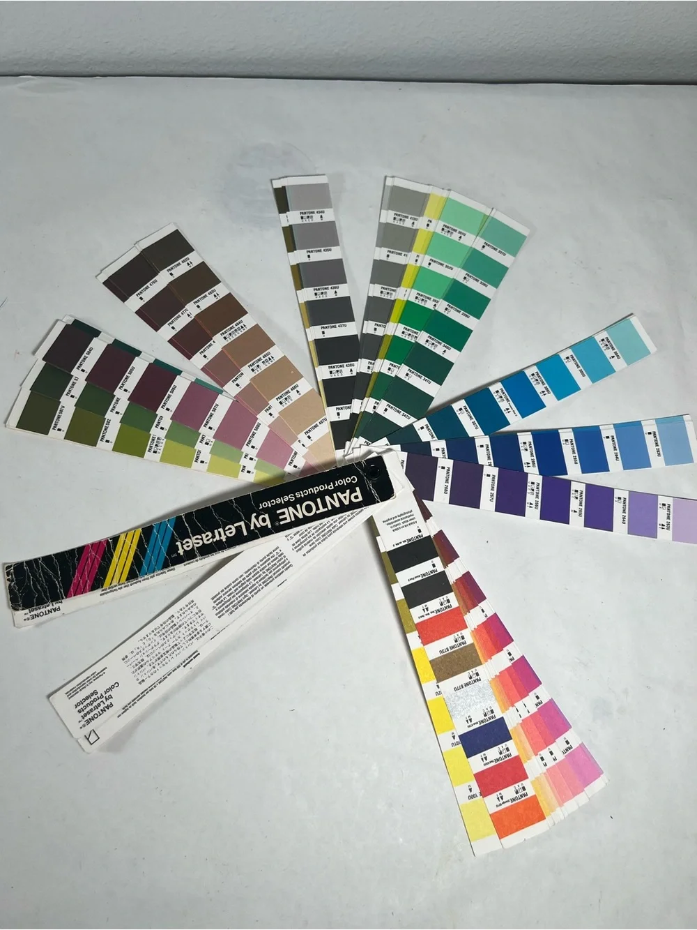 PANTONE by Letraset Color Fan Deck - Multi Color Swatch Set